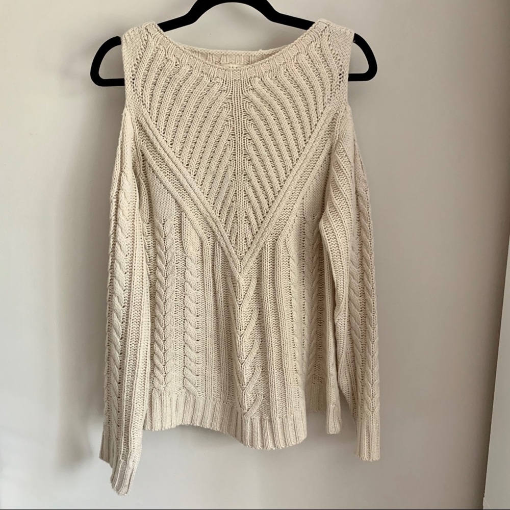 💕 4 for $20 Francesca’s Cold Shoulder Sweater - Picture 5 of 5
